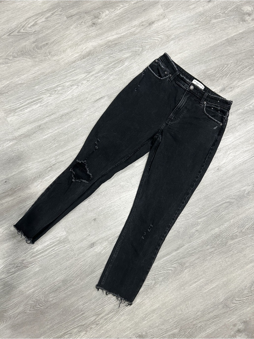 Abercrombie & Fitch Black Distressed High-Rise Jeans 28/6